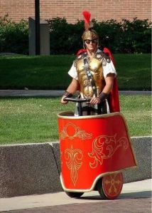 Romeins soldaat op segway
